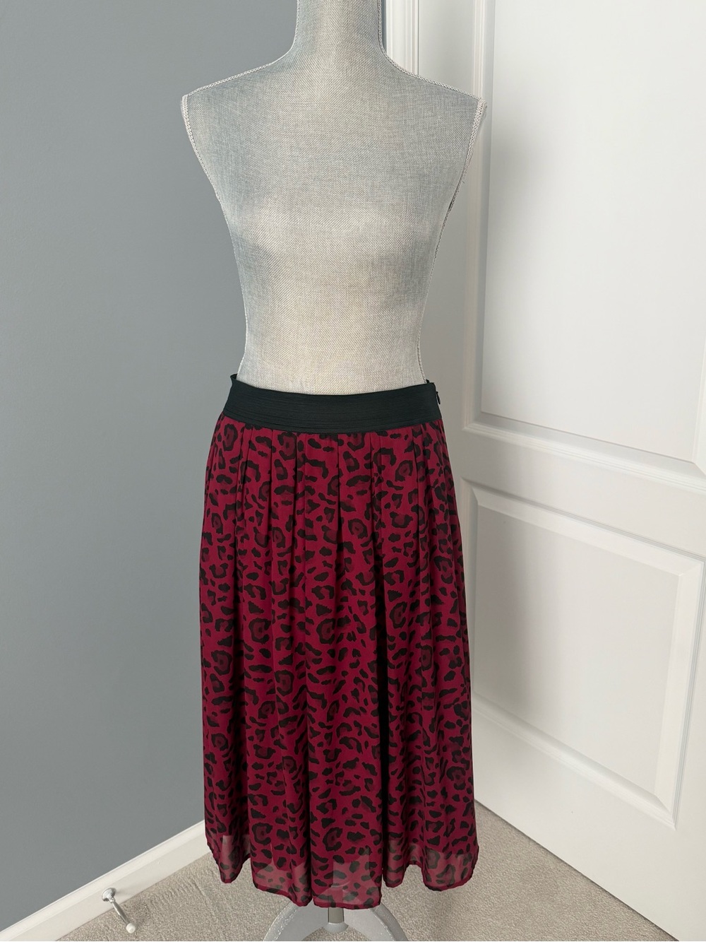 White House Black Market Red & Black Animal Print A-Line Midi Skirt, sz 16